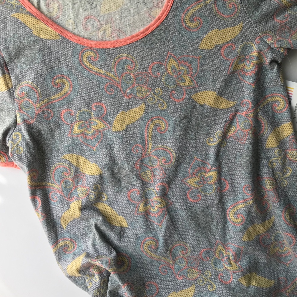 LuLaRoe Classic Tee - S